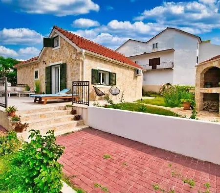 House Calendula Ražanac