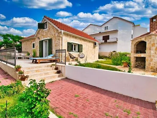 House Calendula Ražanac