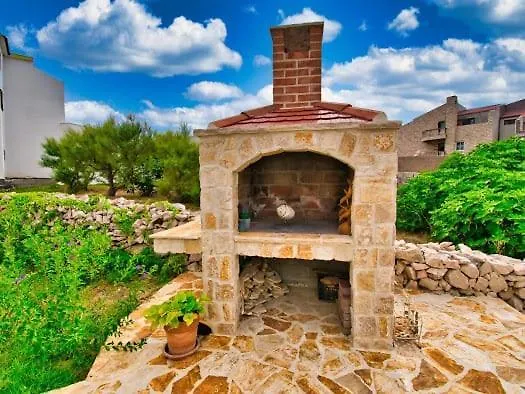 بيت للعطل House Calendula Ražanac