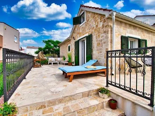 House Calendula Ražanac