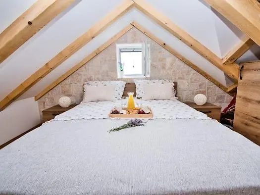 House Calendula بيت للعطل *