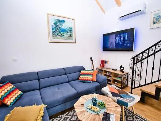 بيت للعطل House Calendula *