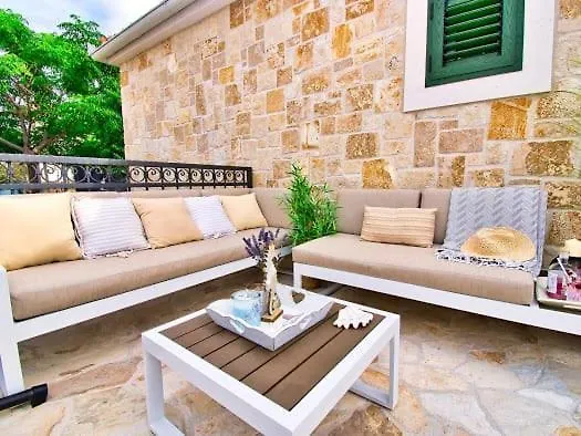 Nyaraló House Calendula Ražanac