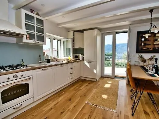 House Calendula بيت للعطل *