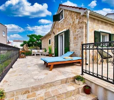 House Calendula Ražanac