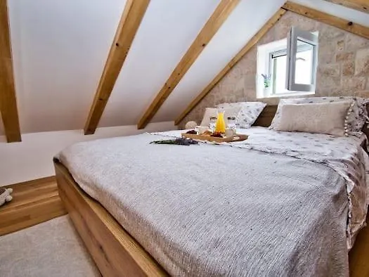 House Calendula Ražanac